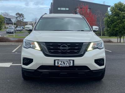 2017 Nissan Pathfinder - Thumbnail