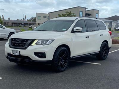 2017 Nissan Pathfinder - Thumbnail