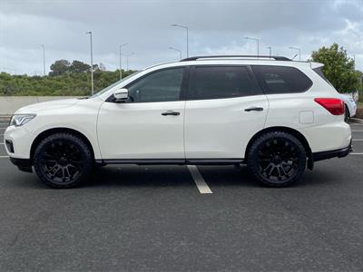 2017 Nissan Pathfinder - Thumbnail
