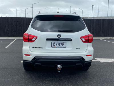 2017 Nissan Pathfinder - Thumbnail