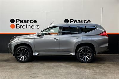 2017 Mitsubishi Pajero Sport - Thumbnail