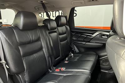 2017 Mitsubishi Pajero Sport - Thumbnail