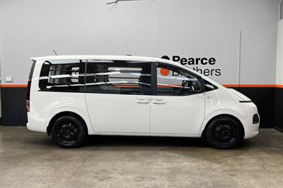 2021 Hyundai Staria - Thumbnail