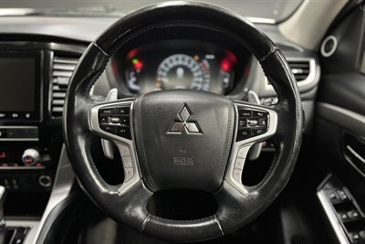 2020 Mitsubishi Pajero Sport - Thumbnail