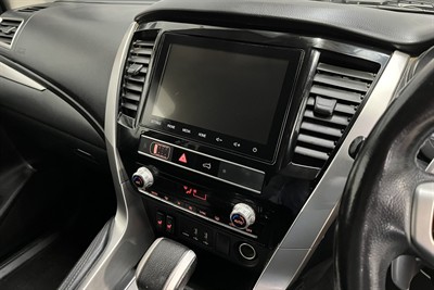2020 Mitsubishi Pajero Sport - Thumbnail