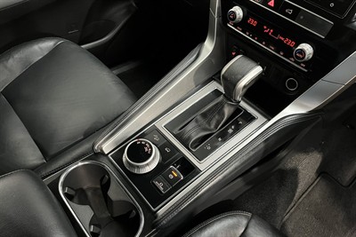 2020 Mitsubishi Pajero Sport - Thumbnail