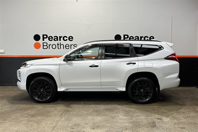 2020 Mitsubishi Pajero Sport - Thumbnail