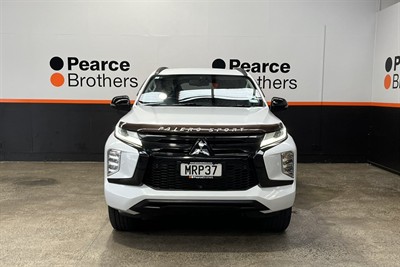 2020 Mitsubishi Pajero Sport - Thumbnail