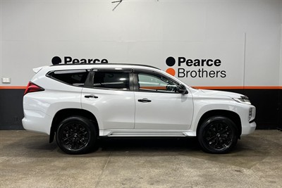2020 Mitsubishi Pajero Sport - Thumbnail