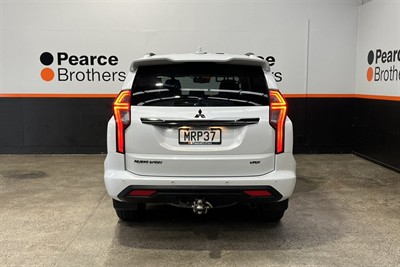 2020 Mitsubishi Pajero Sport - Thumbnail