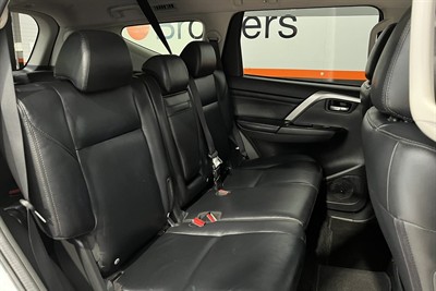 2020 Mitsubishi Pajero Sport - Thumbnail