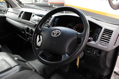 2010 Toyota Hiace - Thumbnail