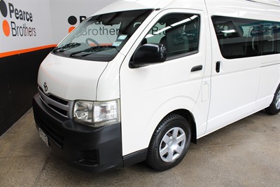 2010 Toyota Hiace - Thumbnail