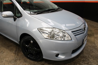 2011 Toyota Corolla - Thumbnail