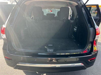 2017 Nissan Pathfinder - Thumbnail