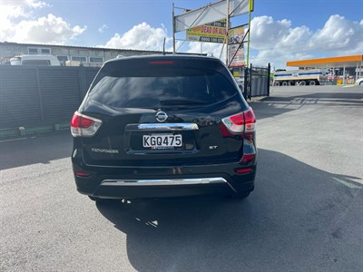 2017 Nissan Pathfinder - Thumbnail