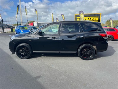 2017 Nissan Pathfinder - Thumbnail