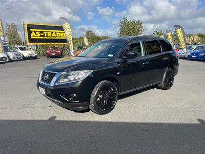 2017 Nissan Pathfinder - Thumbnail