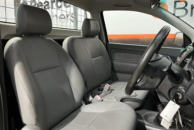2005 Toyota Hilux - Thumbnail