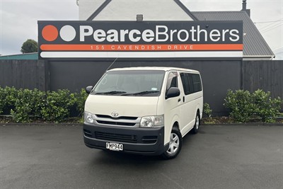 2010 Toyota Hiace - Thumbnail