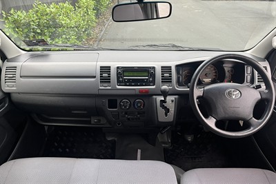 2010 Toyota Hiace - Thumbnail
