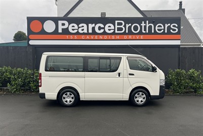 2010 Toyota Hiace - Thumbnail