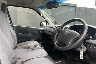 2010 Toyota Hiace - Thumbnail