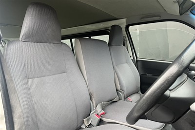 2010 Toyota Hiace - Thumbnail