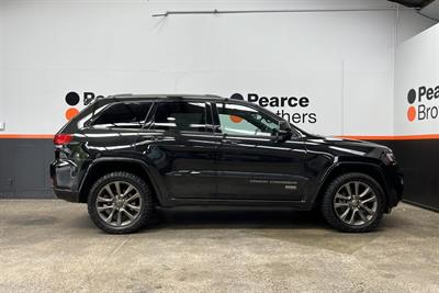 2017 Jeep Grand Cherokee - Thumbnail