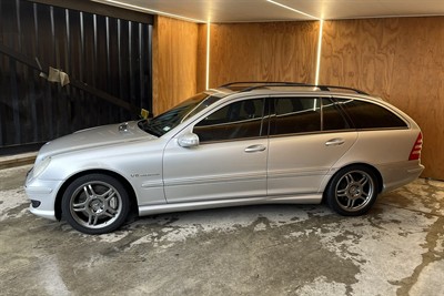2001 Mercedes-Benz C32 - Thumbnail