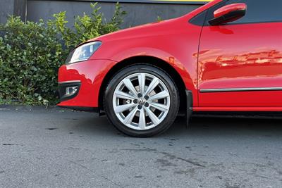 2011 Volkswagen POLO - Thumbnail