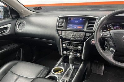 2017 Nissan Pathfinder - Thumbnail