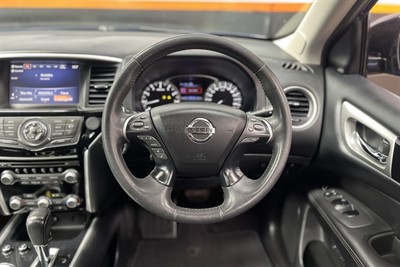 2017 Nissan Pathfinder - Thumbnail