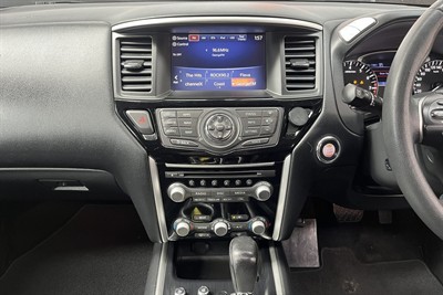 2017 Nissan Pathfinder - Thumbnail
