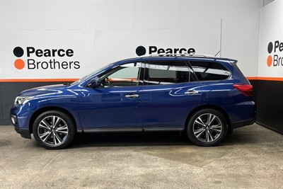 2017 Nissan Pathfinder - Thumbnail