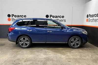 2017 Nissan Pathfinder - Thumbnail
