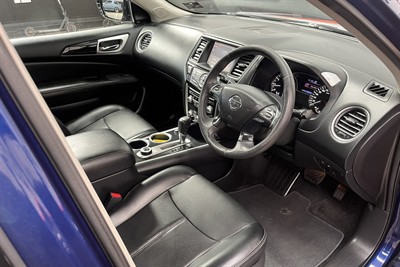 2017 Nissan Pathfinder - Thumbnail