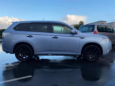 2014 Mitsubishi Outlander - Thumbnail