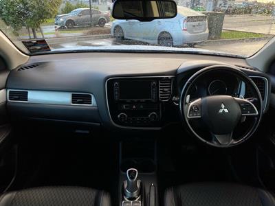 2014 Mitsubishi Outlander - Thumbnail