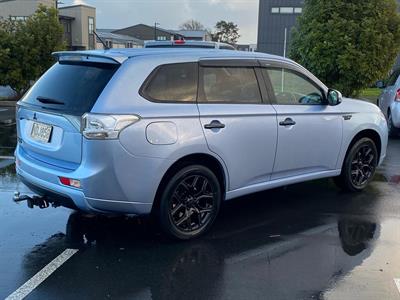2014 Mitsubishi Outlander - Thumbnail