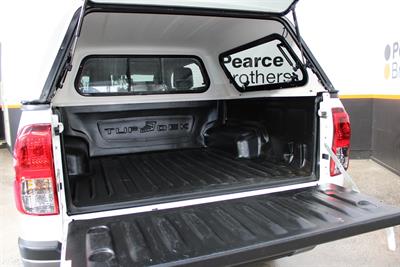2022 Toyota Hilux - Thumbnail