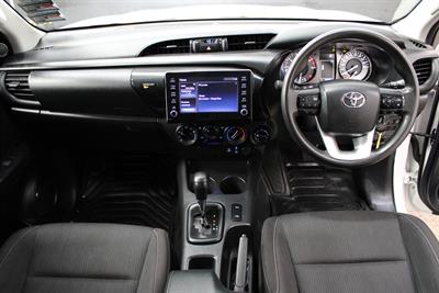 2022 Toyota Hilux - Thumbnail
