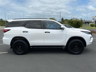 2021 Toyota Fortuner - Thumbnail