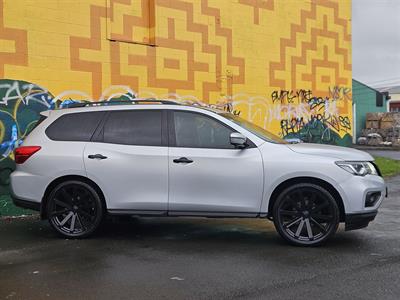 2020 Nissan Pathfinder - Thumbnail