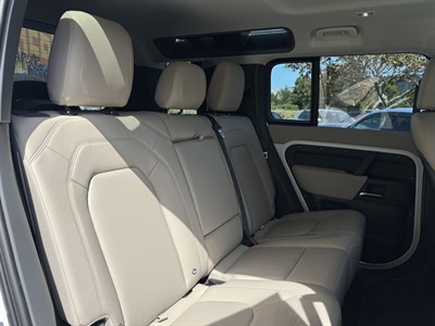 2023 Land Rover Defender - Thumbnail