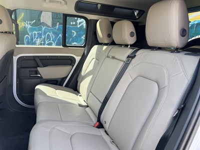 2023 Land Rover Defender - Thumbnail