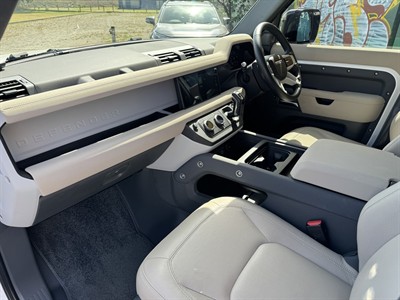 2023 Land Rover Defender - Thumbnail