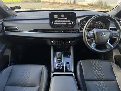 2024 Mitsubishi Outlander - Thumbnail