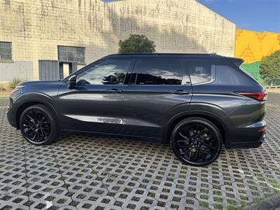 2024 Mitsubishi Outlander - Thumbnail