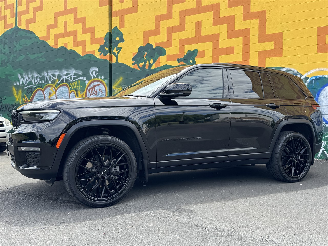 2023 Jeep GRAND CHEROKEE